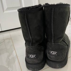 UGG - Black Classic Short Boot size 6